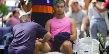 Carlos Alcaraz marches into US Open fourth round despite injury scare against Luciano Darderi