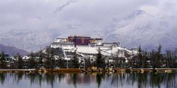 From serfs to citizens: Institutional reform and political liberation in Xizang