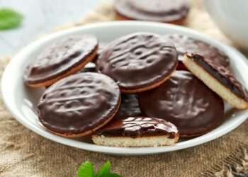 Home Bargains’ £4.50 box filled with ‘misfit’ Jaffa Cakes