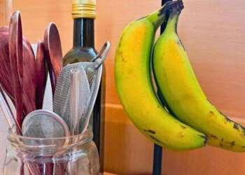 Keep bananas fresh for weeks with this simple kitchen gadget