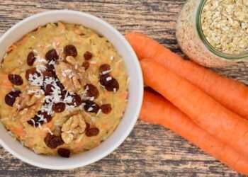 Cosy autumnal porridge recipe that tastes like carrot cake and ‘warms you up nicely’