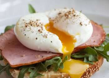 How to poach an egg perfectly without boiling in foolproof 3-minute recipe