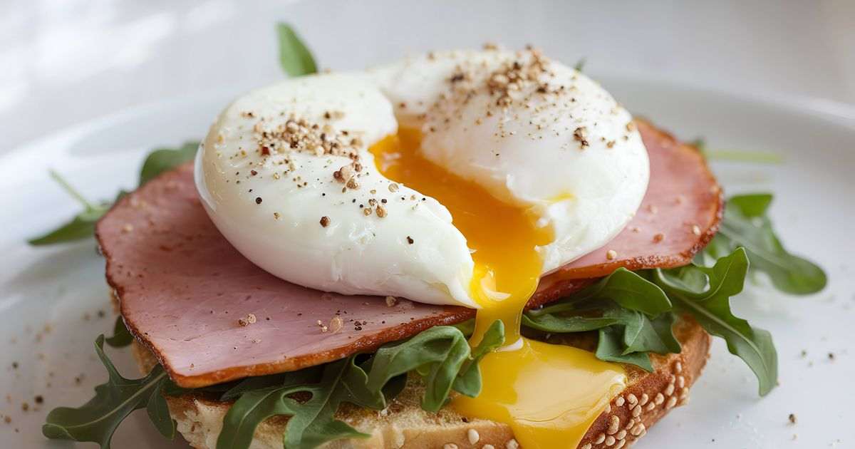 How to poach an egg perfectly without boiling in foolproof 3-minute recipe