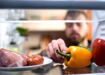 Peppers will not ‘lose their crunch’ if stored in specific spot in the fridge