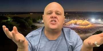 America’s most renowned ‘prophet’ makes startling prediction about alien ‘mothership’