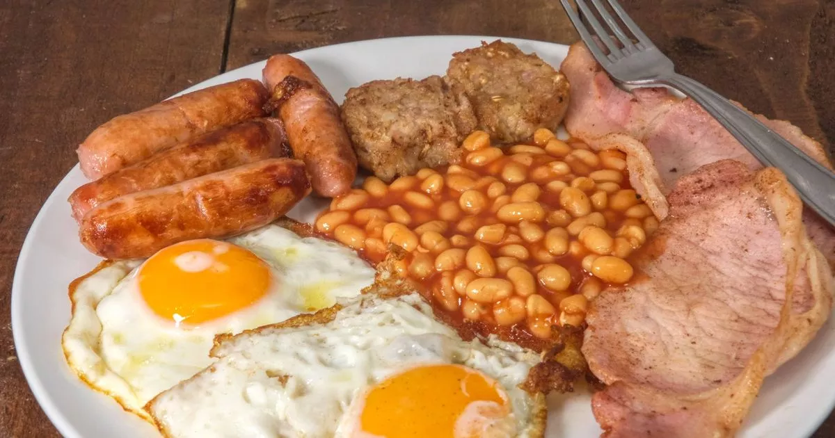 Man takes on ‘unfinishable’ breakfast challenge at local café and people are amazed