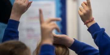 Teachers to be balloted on industrial action over class contact time