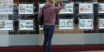 Worry for homeowners as average mortgage rates rise for first time since February