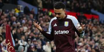 Aston Villa vs Manchester United – Premier League LIVE: Latest score, news and updates as Red Devils push for late equaliser as hosts close in on TENTH successive win thanks to Morgan Rogers’ double