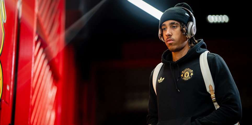 Manchester United vs Wolves – Premier League LIVE: Latest score, team news and updates as the Red Devils looking for back-to-back wins as they welcome bottom of the table outfit to Old Trafford plus Chelsea vs Bournemouth