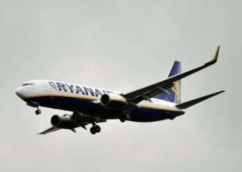 Ryanair hikes full-year fare and passenger outlook