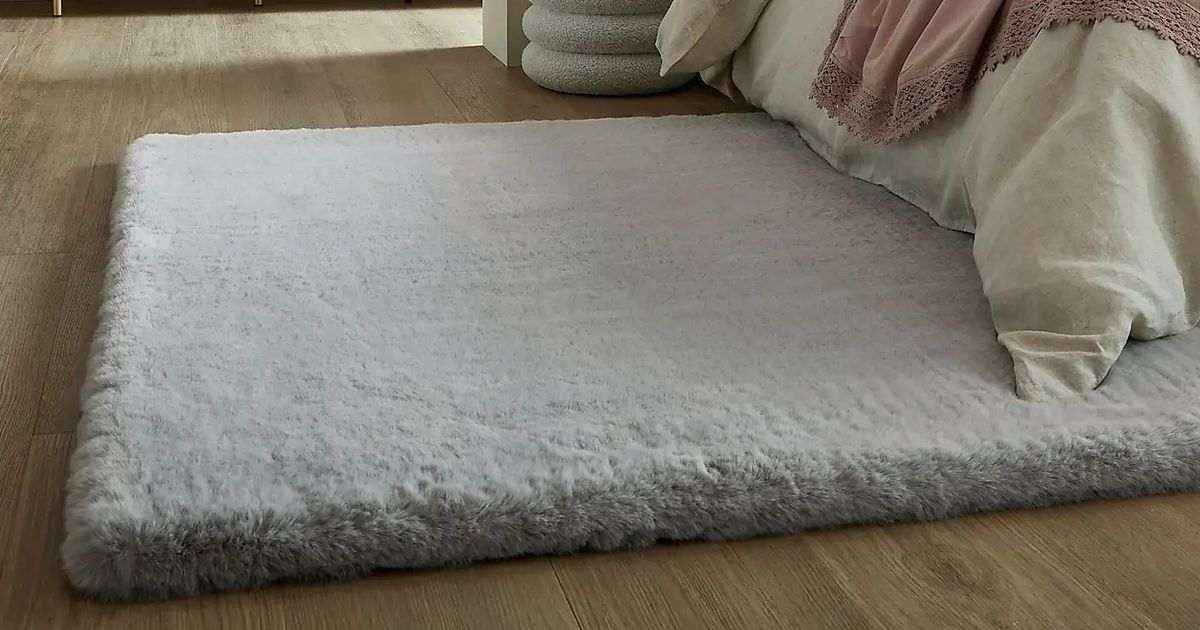 Dunelm slashes ‘luxurious’ rug by 50% that shoppers say is ‘heavenly to lie on’