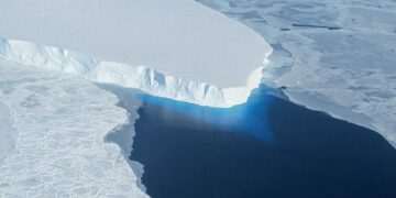 The $80 billion mission to save the Doomsday Glacier: Scientists reveal wacky plan to build a 50-mile WALL around Thwaites to stop it collapsing and raising global sea levels by 2ft