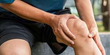 The simple way to cure numb legs, revealed by DR SCURR. It’s so common as you age, and yes you can have an injection… but try this easy change first. You may be amazed