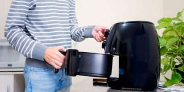 Viral air fryer cleaning hack could cost households hundreds in repairs