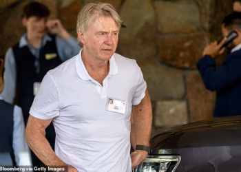 Billionaire Milwaukee Bucks owner Wesley Edens allegedly extorted by Chinese divorcee for $1bn after sordid love affair, prosecutor claims
