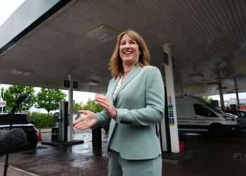Cheaper food and free bus rides for children in Reeves’ cost-of-living plan