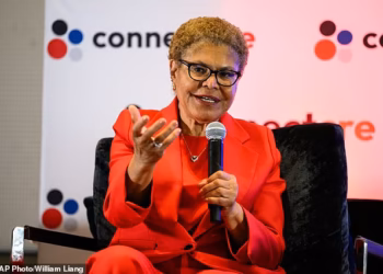 LA Mayor Karen Bass begins trotting out tired celebrity endorsements despite warnings that they’re kiss of death for Democrats in bid to fend off Spencer Pratt election surge