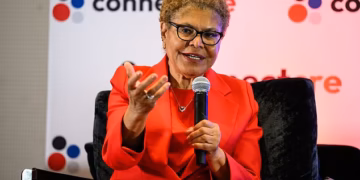 LA Mayor Karen Bass begins trotting out tired celebrity endorsements despite warnings that they’re kiss of death for Democrats in bid to fend off Spencer Pratt election surge