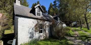 Lovely Scottish Highlands box cottage up for sale for bargain price