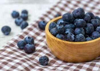 Blueberries will stay fresh for weeks without going mouldy when stored with common item