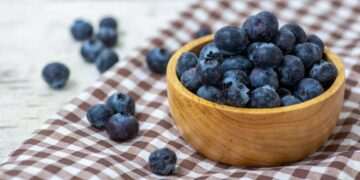 Blueberries will stay fresh for weeks without going mouldy when stored with common item