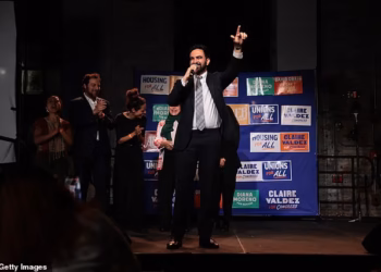 Grinning Mamdani weighs in on Constitution change that would allow him to run for president