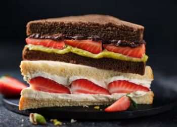 M&S shopper tries new Dubai chocolate sandwich and gives it 3-word review