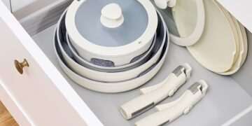 Small space living? No problem! Pans with DETACHABLE handles free up vital space in your kitchen cupboards