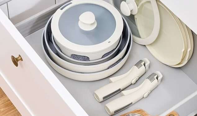 Small space living? No problem! Pans with DETACHABLE handles free up vital space in your kitchen cupboards
