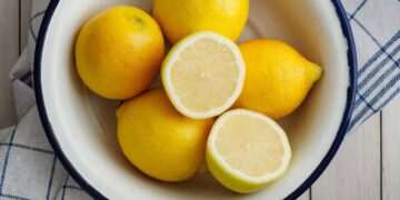 Stop storing lemons in the fruit bowl as alternative makes them last longer