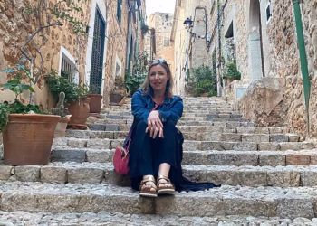 I spent thousands trying to keep up with my rich friends and their very expensive luxury holidays. This is how the ‘wealth gap’ can impact friendships and lives – and what YOU should do if you’re in the same trap