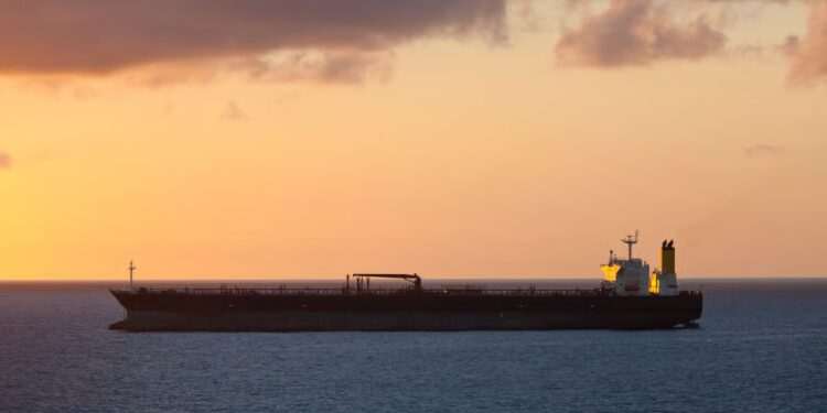 Oil prices surpass 90 dollars a barrel after fresh attacks in US-Iran war