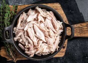 Chicken will be shredded in seconds with simple method – no forks needed