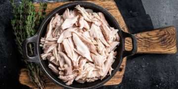 Chicken will be shredded in seconds with simple method – no forks needed