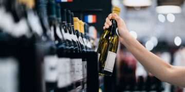 Drinks expert says two words on prosecco bottles ‘guarantee better taste’