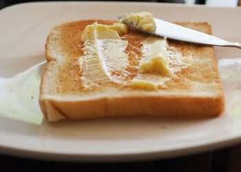 Mum ‘needs lie down’ after finding out how much kids’ school is charging for toast