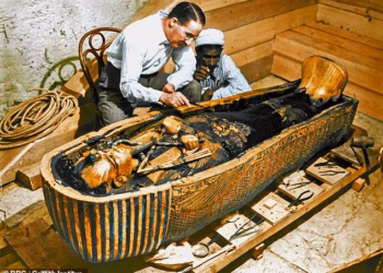 The curse of King Tutankhamun’s tomb: As archaeologists plan to drill inside to look for Queen Nefertiti – the unsettling stories of people allegedly doomed after its opening
